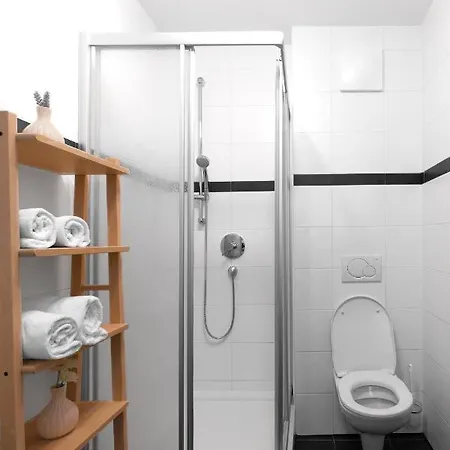 Spacious Helen - 2 Saunas, 5 Bedrooms, 7 Bathrooms In Капрун