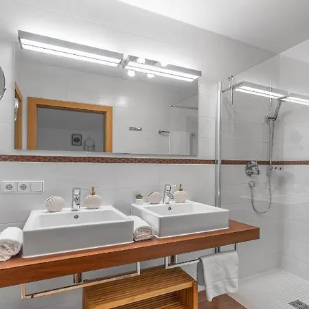 Biggest Helen - 5 Bedrooms, 7 Bathrooms, Air Condition 別荘 *