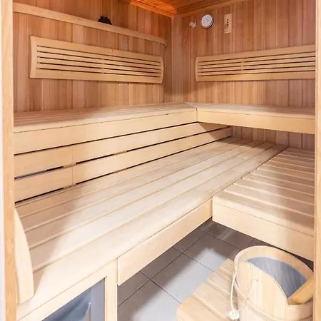 Дом отдыха Spacious Helen - 2 Saunas, 5 Bedrooms, 7 Bathrooms In Капрун