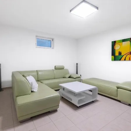 Biggest Helen - 5 Bedrooms, 7 Bathrooms, Air Condition Holiday home